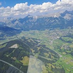 Flugwegposition um 13:17:33: Aufgenommen in der Nähe von Gemeinde Saalfelden am Steinernen Meer, 5760 Saalfelden am Steinernen Meer, Österreich in 2358 Meter